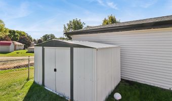 213 10th Ave SW, Altoona, IA 50009