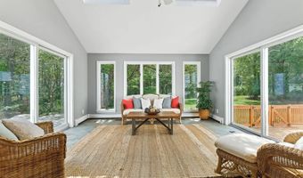 68 Perry Rd, Bedford, NH 03110