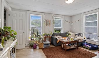 81 Main St, Raymond, NH 03077