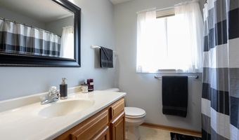 1211 10th Ave SE, Altoona, IA 50009