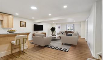 818 Hilliary Ln, Aurora, OH 44202