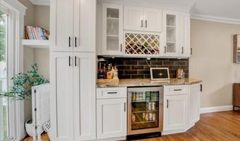 537 Roxbury Rd, Belford, NJ 07718