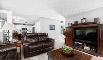 84 Country Hill Ln, North Kingstown, RI 02852