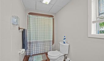 403 Commonwealth Ave, Warwick, RI 02886