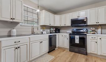 609 Beyer Dr, Bay St. Louis, MS 39520
