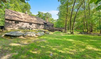 2 Spinney Ln, North Kingstown, RI 02852