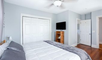 6 Pond Ave, Newport, RI 02840
