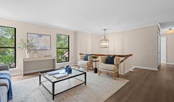 2250 Rivenoak Ct, Ann Arbor, MI 48103