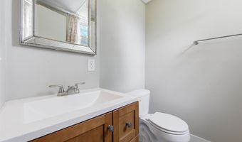 5919 Memphis St, Bel Aire, KS 67220