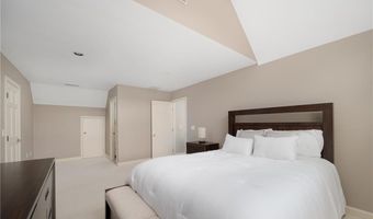 40 Alpine Estates Dr, Cranston, RI 02921