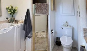 1005 N Shore Dr, Carlsbad, NM 88220