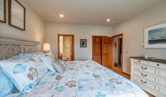 1323 VILLAGE Loop, Bandon, OR 97411