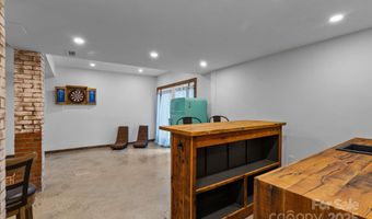 200 Aurora Dr, Asheville, NC 28805