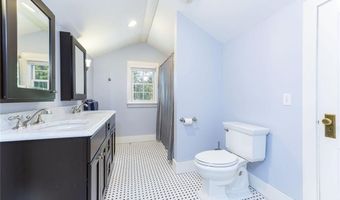 135 Longfellow Rd, Jamestown, RI 02835