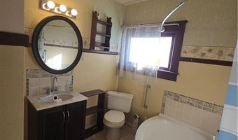 121 N 10th St, Atchison, KS 66002