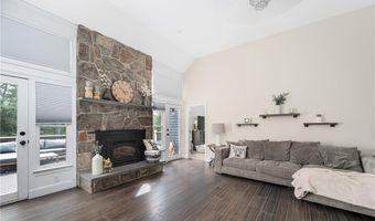 291 Old Oxford Rd, North Smithfield, RI 02896