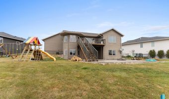 816 N Snowberry Cir, Brandon, SD 57005