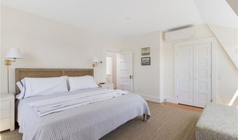 47 Longfellow Rd, Jamestown, RI 02835