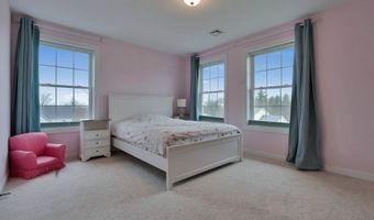 58 Village Place Dr, Barrington, NH 03825