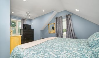 16 Raymond Pl, Cromwell, CT 06416