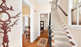 3 Memorial Blvd, Newport, RI 02840
