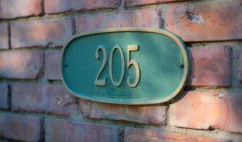 205 Westview Dr, Alma, MI 48801