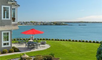 737 Boston Neck Rd, Narragansett, RI 02882