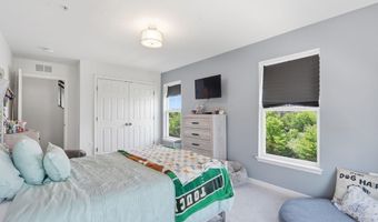 42167 CANARY GRASS Sq, Aldie, VA 20105