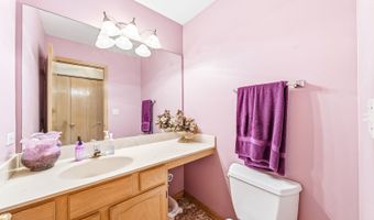 275 Farmhill Dr, Algonquin, IL 60102