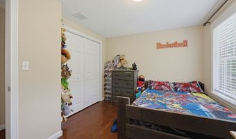 5 County St, Berkley, MA 02779