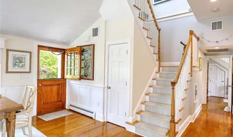 33 Withington Rd, Narragansett, RI 02882