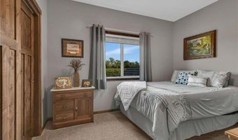932 Waters Edge Cir, Avon, MN 56310
