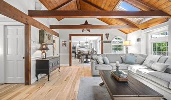37 Birchwood Cir, Bedford, NH 03110
