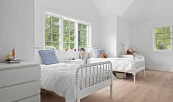 50 Kenyon Ave, East Greenwich, RI 02818