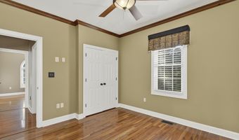 625 NW Locust St, Abingdon, VA 24210