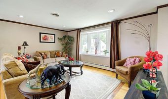 21 Beacon St, Johnston, RI 02919