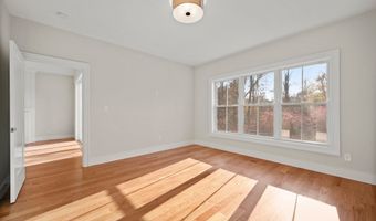 8 Fieldstone Ct 8, Bethel, CT 06801