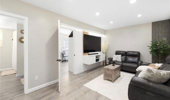 54 Salem Ave, Cranston, RI 02920