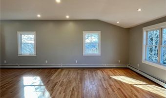 45 Trout Dr, Middletown, RI 02842