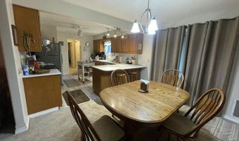 2105 Oakridge Dr, Ava, MO 65608