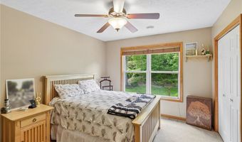 1250 Orchard Glen Dr, Amherst, OH 44001