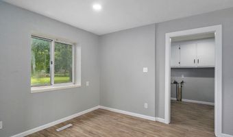 12 E Hawthorne St, Aurora, MO 65605