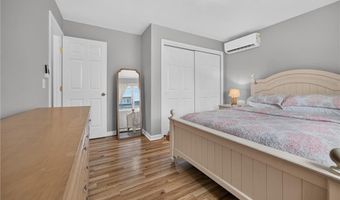 8 SOUTHWEST Rd, Narragansett, RI 02882