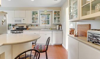 2700 N DINWIDDIE St N, Arlington, VA 22207