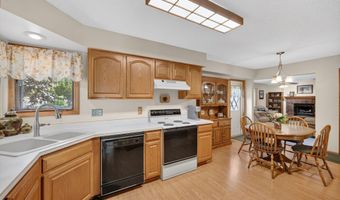 1299 Bentwood Ct, Altoona, IA 50009