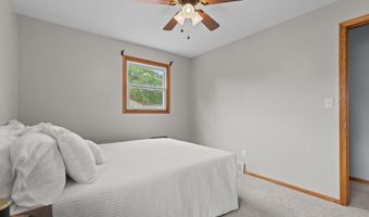 1330 N BRIARCLIFF Dr, Appleton, WI 54915