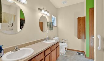 1201 10th Avenue Pl SE, Altoona, IA 50009