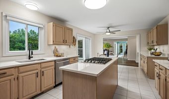 1661 Kensington Dr, Algonquin, IL 60102