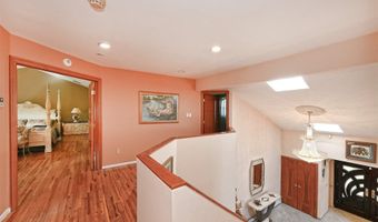 3 Crest Hollow Ln, Albertson, NY 11507