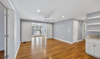 52 Clubhouse Dr, Bourne, MA 02532